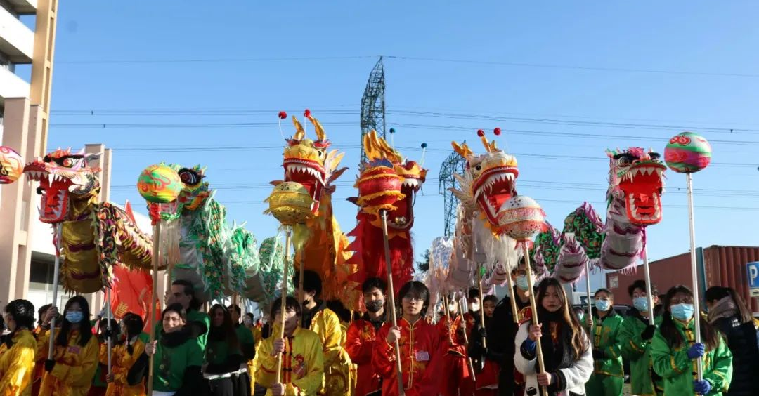 中意人民齐欢聚，龙腾虎跃贺新年